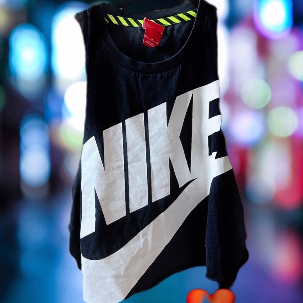 Nike Womens Medium cropped tank top